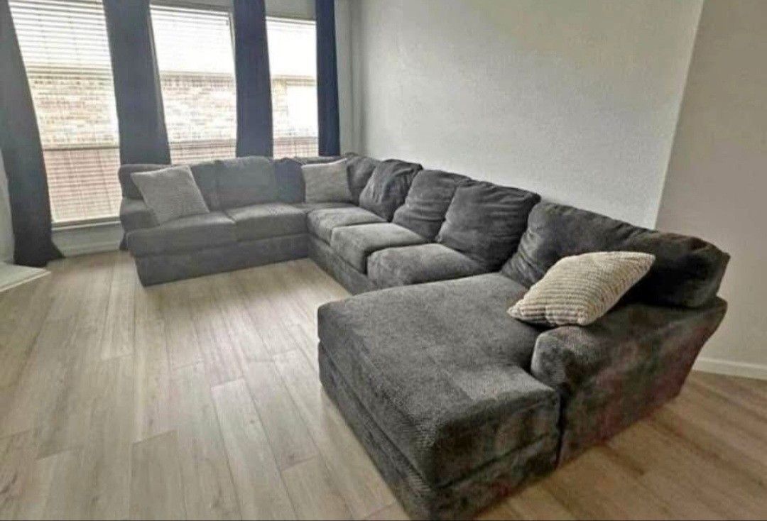 Mammoth Sectional + FREE DELIVERY