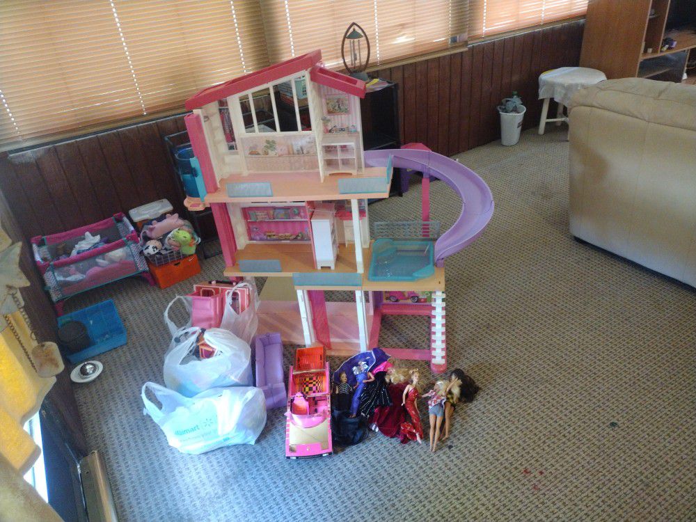 Almost new Barbie house W/ Tons Of Assessories