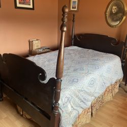 Antique 4-post Full Size Bed Frame With Mattress 
