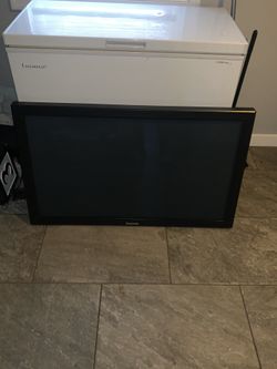 45to 50” monitor Panasonic
