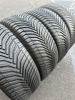 Selling Set Of Michelin 235/55/18