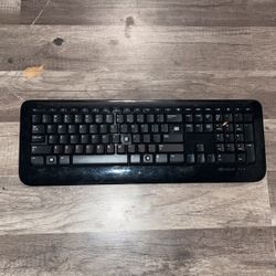 Microsoft, Model Unknown, Black On White  