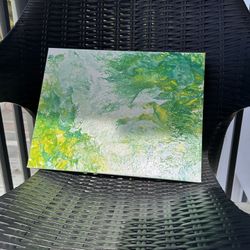 Green Fluid Pour Painting 