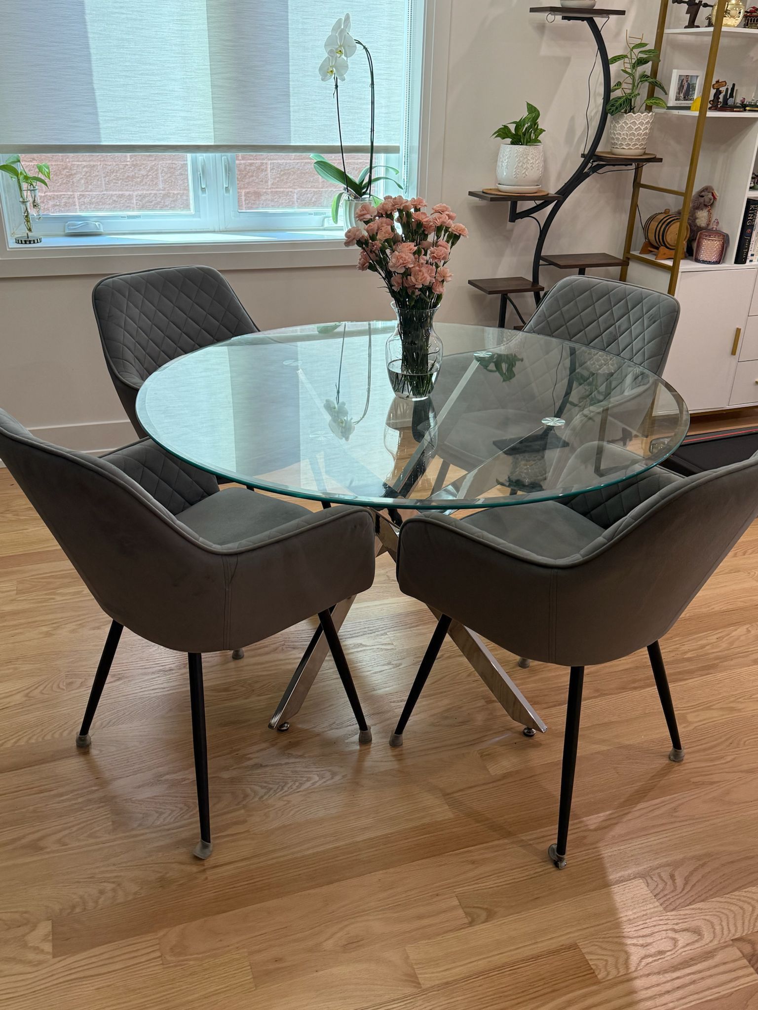 Modern Glass Dining Table + 4 Grey Quilted Chairs Set + Silicone Protection Mat