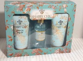 Green Tea bath and body trio. Includes body gel, lotion and body spray. . Great for gifting or daily use. New in Box