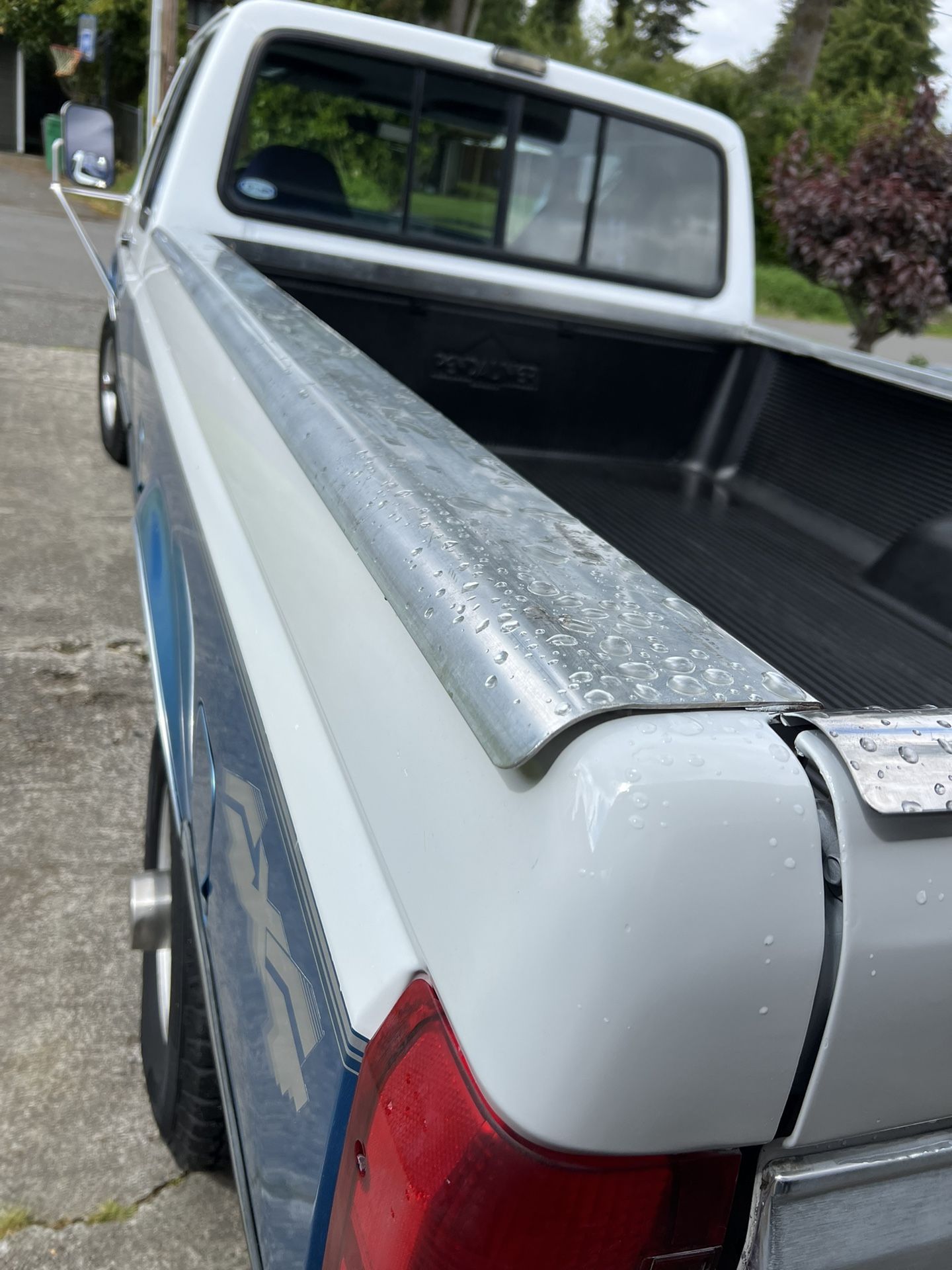 Bed and tailgate caps for a full-size pick up 8 foot bed