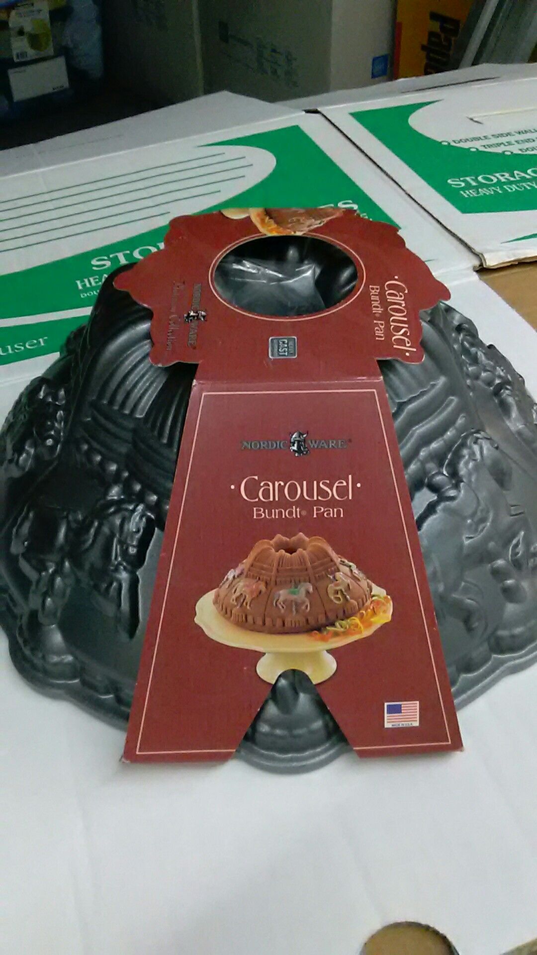 Nordic Ware 10 cup Carousel Bundt pan