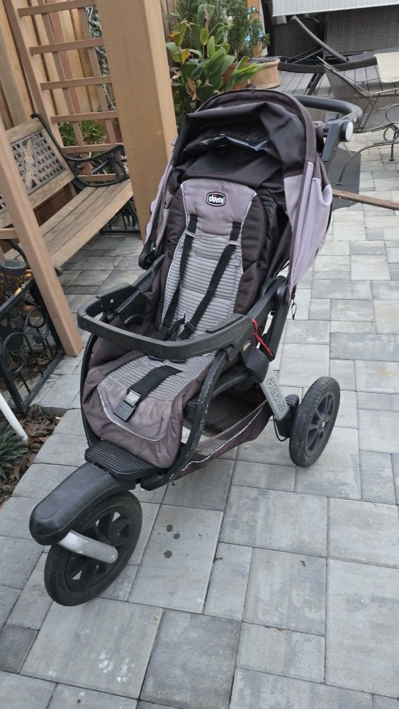 Chicco Jogging Stroller. Been outside needs a good clean
Pick up in San Jose 95121 area