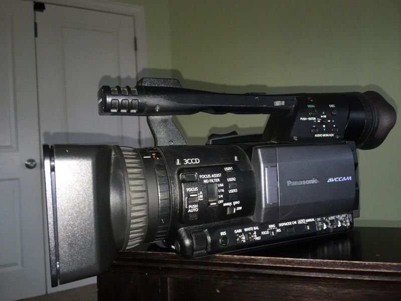 PANASONIC HMC 150, KATA Camera bag and Raincover!! XMAS SALE