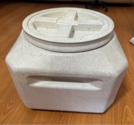 Pet Food Container with a Screw On Lid