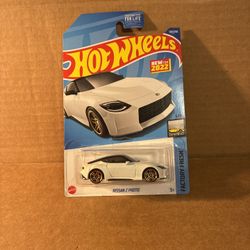 Hot Wheels Nissan Z Proto (Milwaukie,OR)