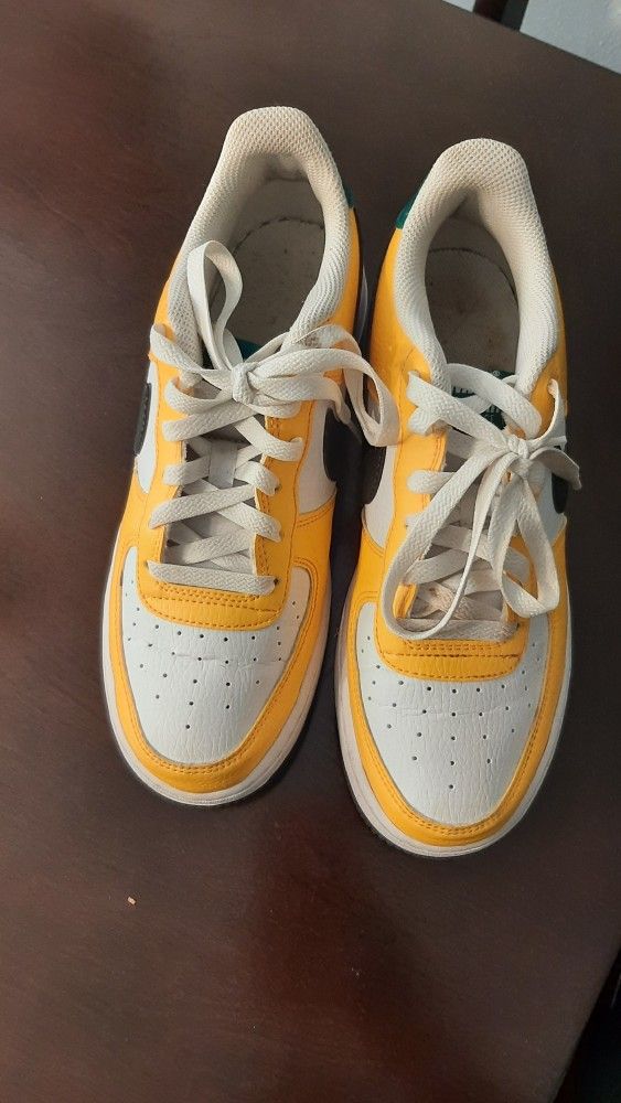 Big Kids Size 6.5 Nike Air Force 1