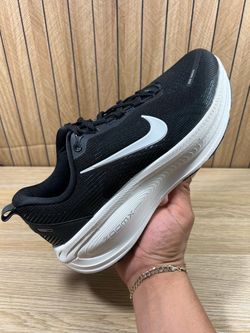 Nike Vomero 18 wide