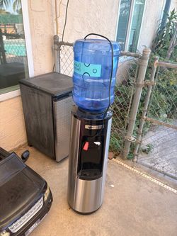 Water cooler/heater with 5 gal jug