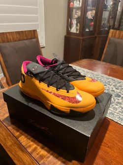Selling KD VI  size 11