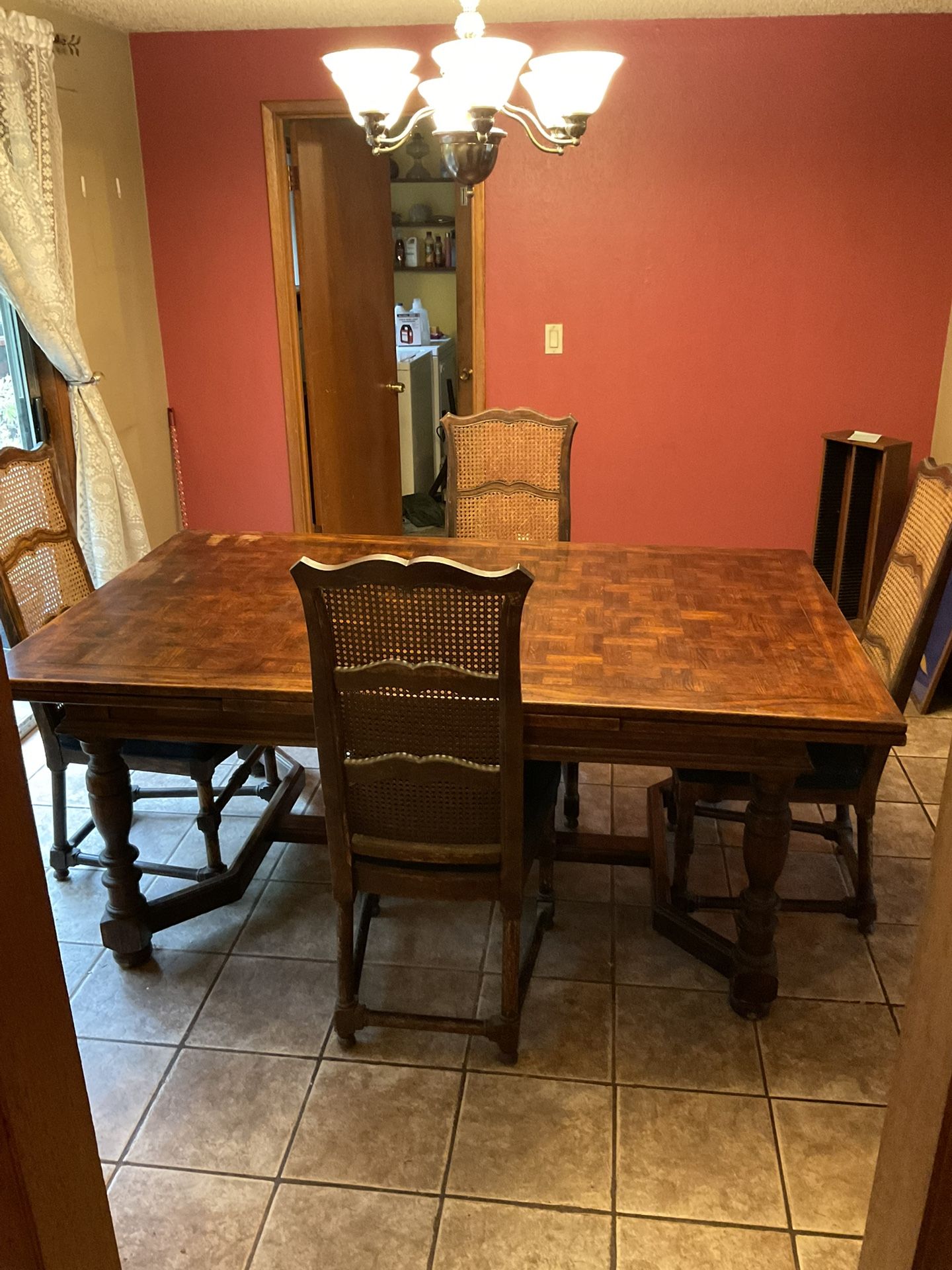 Beautiful Vintage Solid Oak Dining Room Table With Set Of Chairs