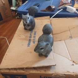 Vintage 1989 & 1990two squirrels one laying down one standing up for flower garden $20 bucks pick up only 865 Ellsworth avenue right off of east Livin