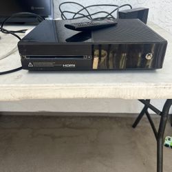 Xbox one model 1540 500gb comes with power adapter and hdmi cord. Doesn’t have controllers