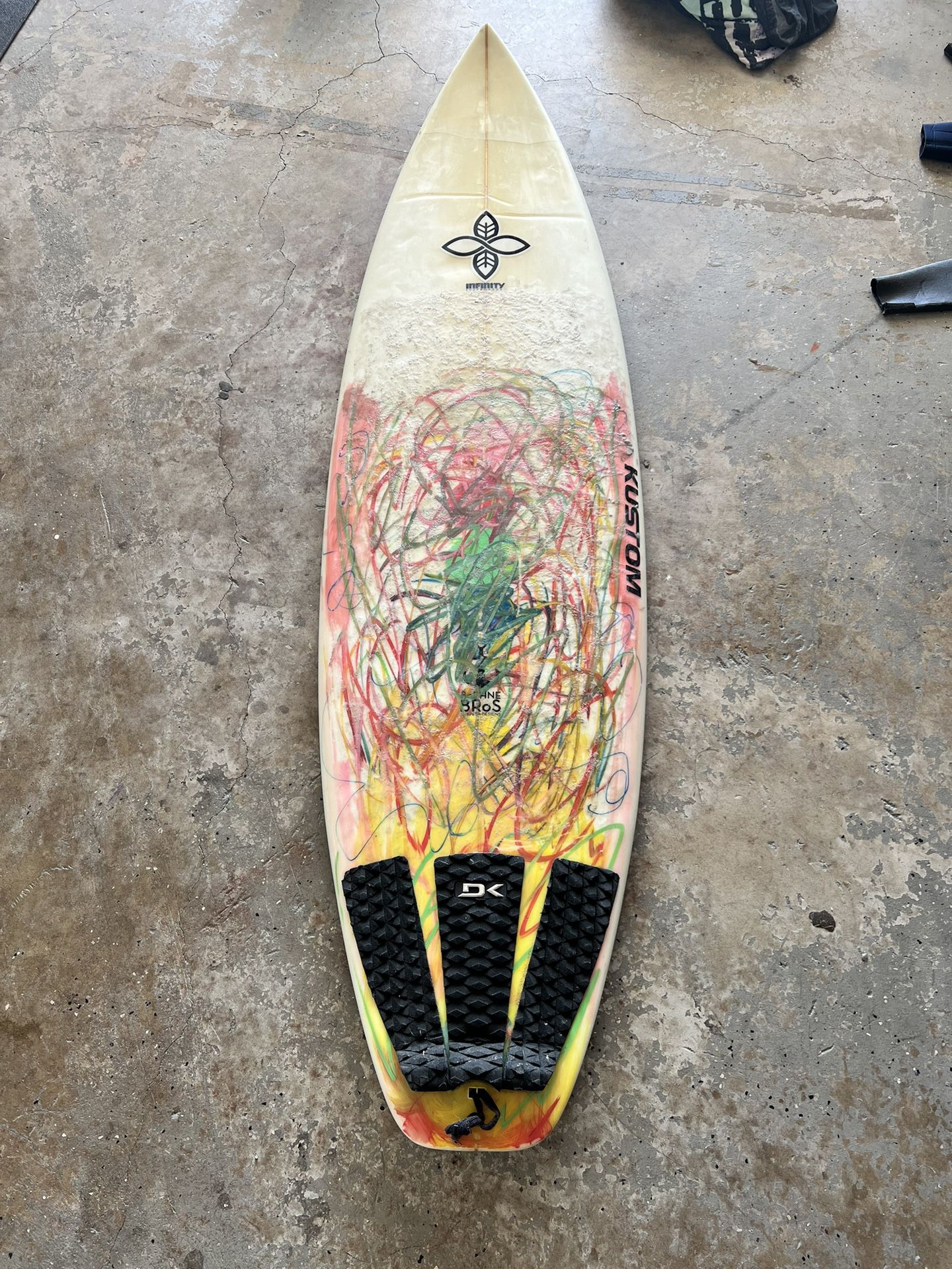 Infinity Surfboard 6’ 0’