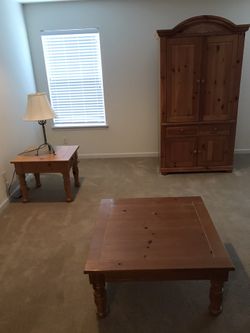 BROYHILL SOLID WOOD FURNITURE SET