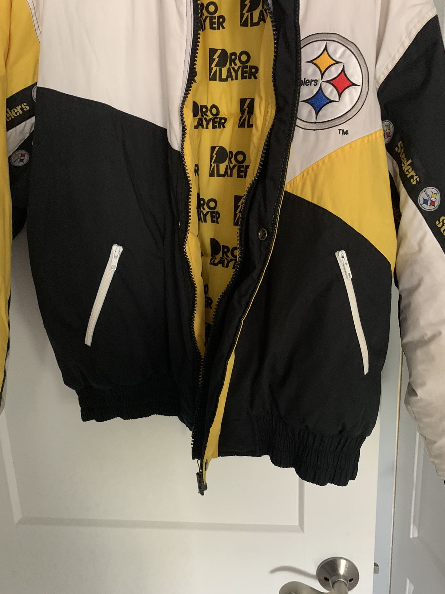 Vintage Pittsburgh Steelers Pro Player Puffer Coat for Sale in Schaumburg,  IL - OfferUp