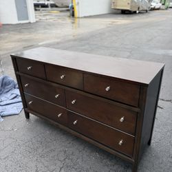 Dresser With Mirror