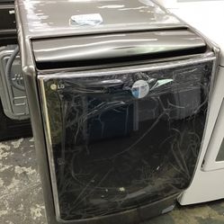 New Scratch And Debt LG Gas Dryer. 1 year Warranty 