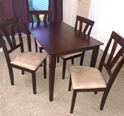 5 pc. Dining/Kitchen table set! Wood! Brand new!Â