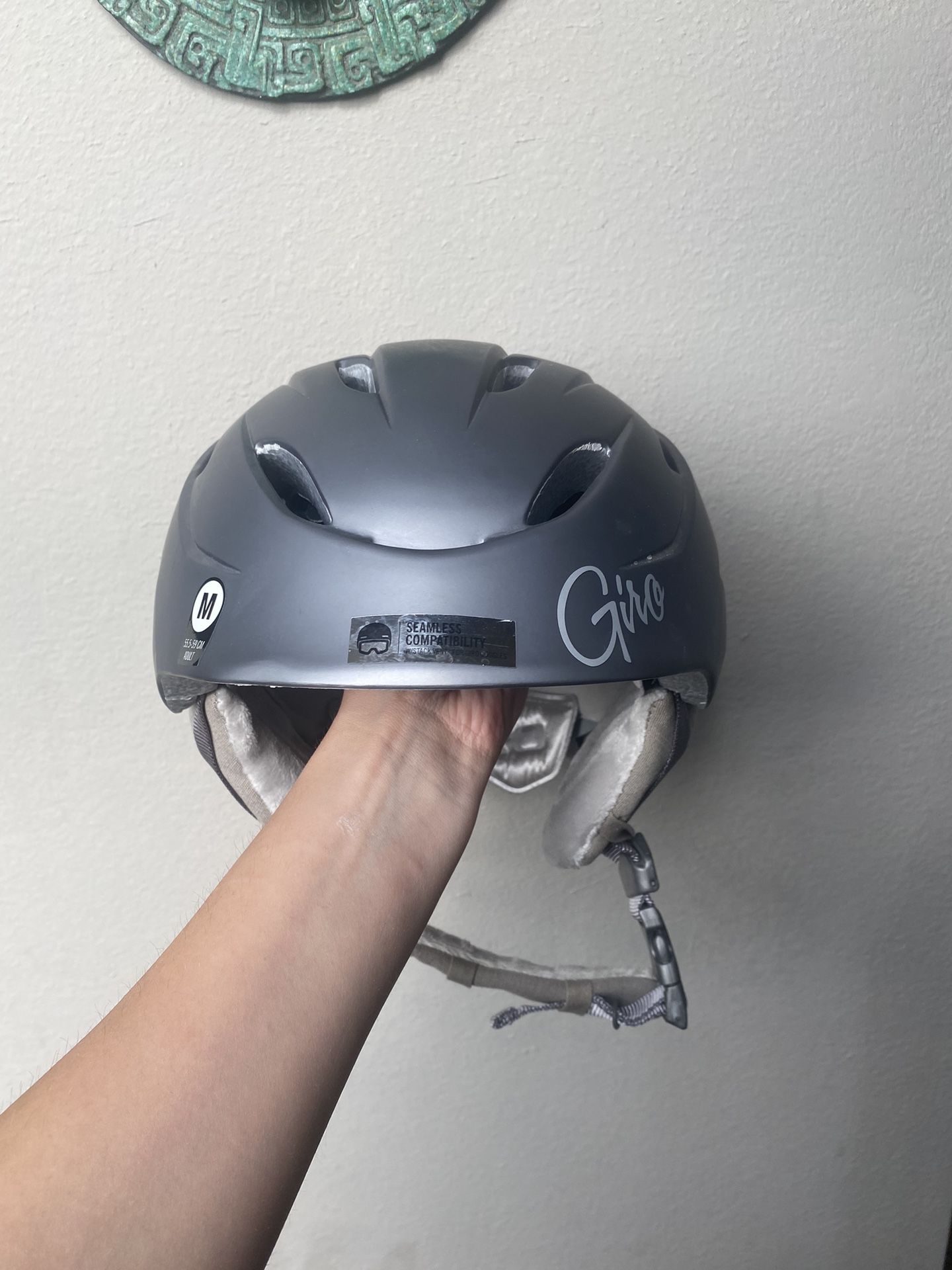 Giro woman’s snowboarding helmet