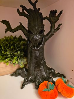 Halloween spooky tree