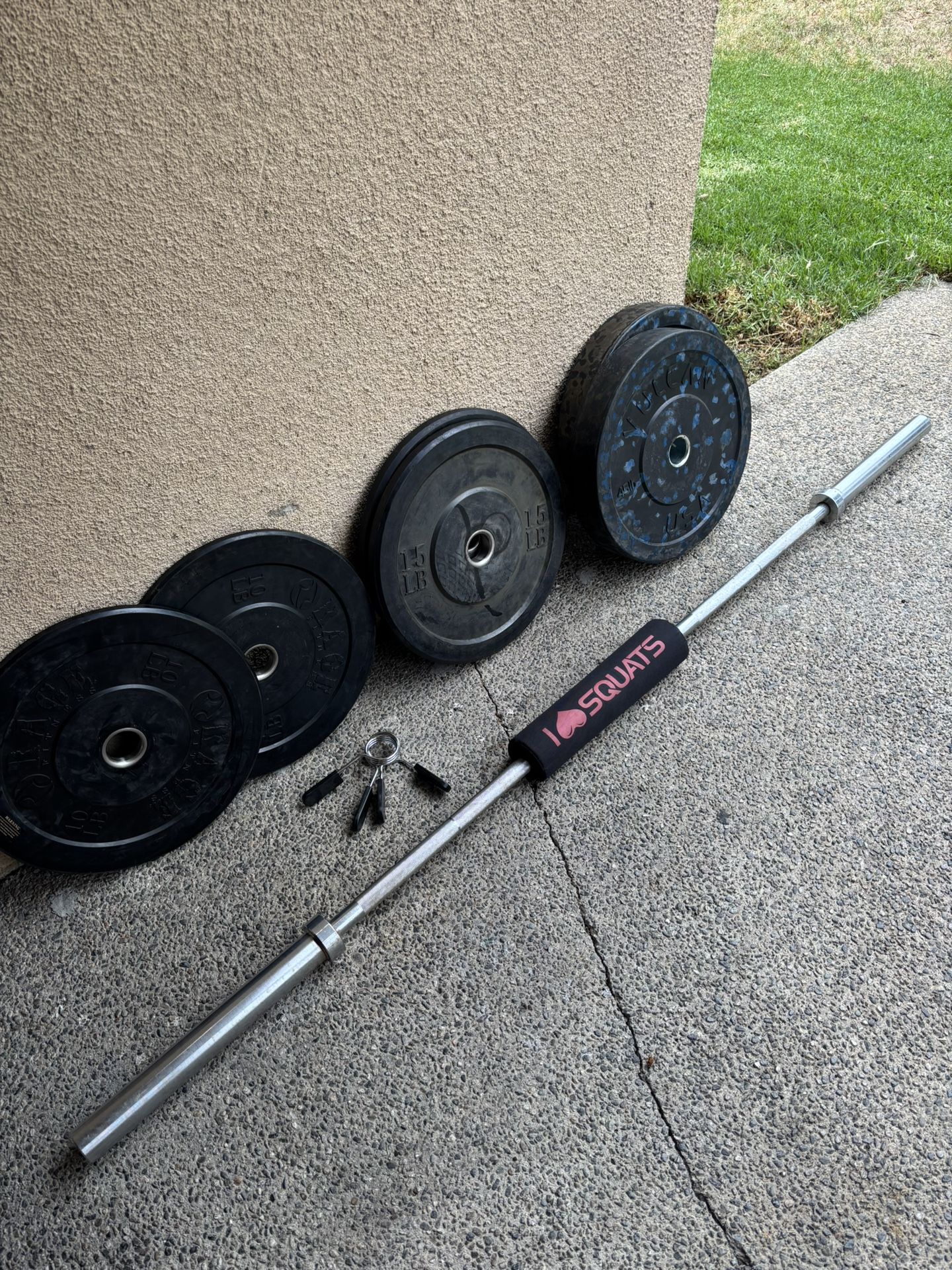 Bumper Weights With 7 Ft Barbell 2x45, 2x15 And 2x10 Lbs With Clips