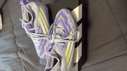Kids' soccer cleats