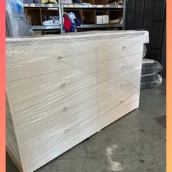 Dresser/ Eight drawers dresser