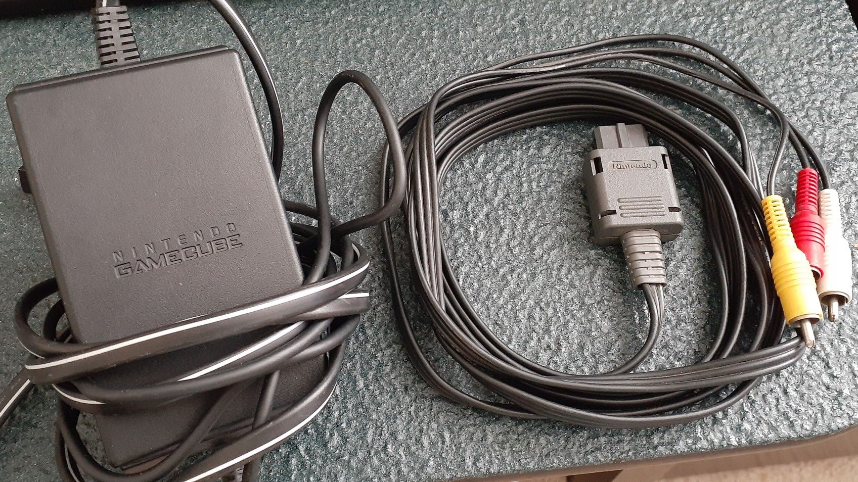 Autenthic Nintendo Gamecube Power Supply and TV Cable