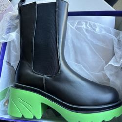 Women Size 9 Black And Green Rain boots 