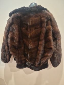 BEAUTIFUL LIKE NEW GENUINE MINK JACKET
