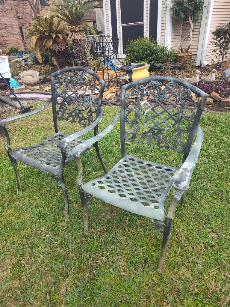 Two Very Heavy Duty Iron PATIO CHAIRS SILLAS DE FIERRO PESADO PARA Su PORCHE