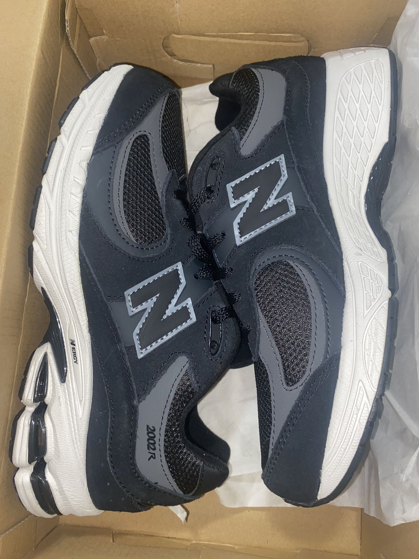 2002r Black New Balance