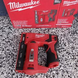 STAPLER MILWAUKEE M12 TOOL ONLY 