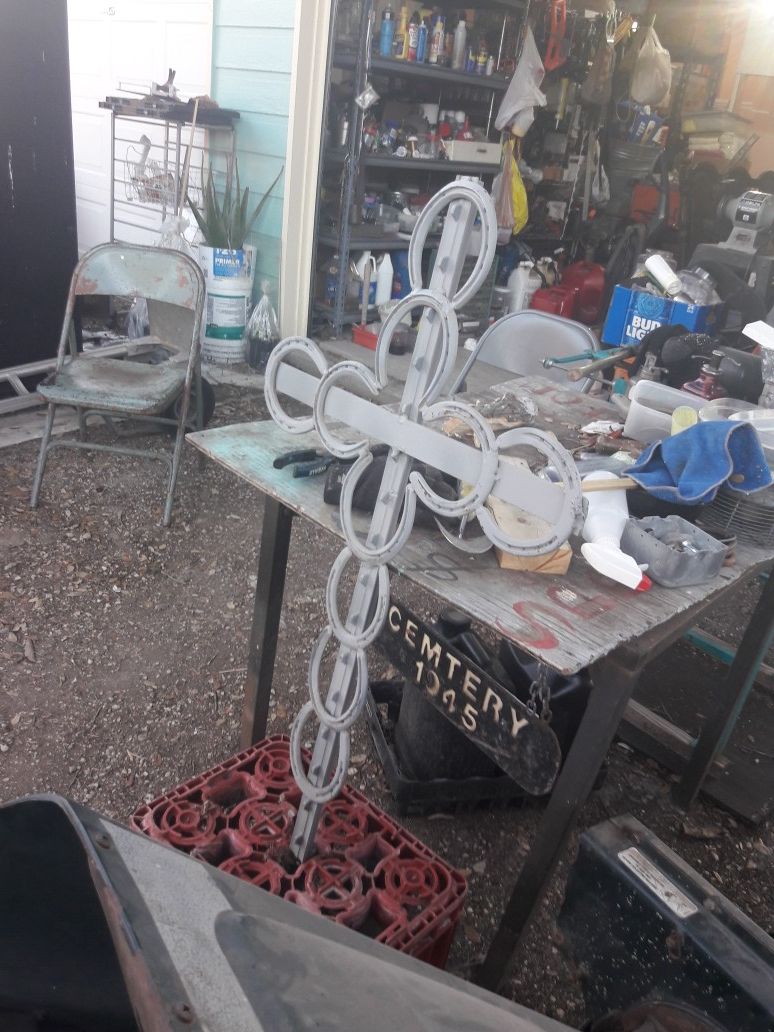 Metal cross