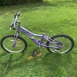 Revol GIANT (7 Speed) Mountain Bike 20”wheels BEST OFFER!!!   Needs Seat   