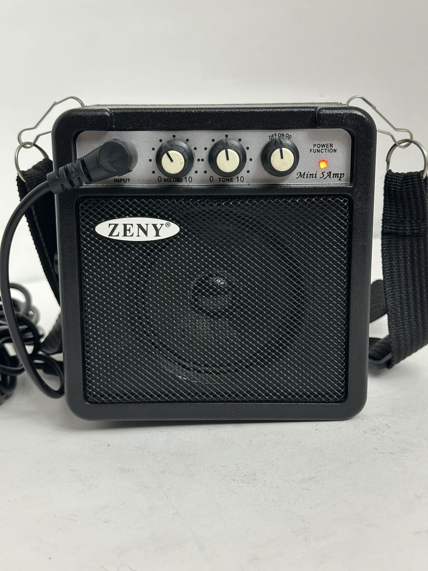 Zeny Mini 5 Guitar Amp, a portable amplifier designed for musicians on the go