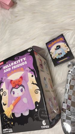Hello kitty and friends Halloween cinnamon roll