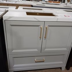 36in. ASE Bathroom Vanity! 
Hardwood, Slow Closing, Choice of Quartz Top, Backsplash. Sink Included