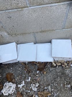 6x6 White Tiles Take All $7 For All Of Them As A Lot