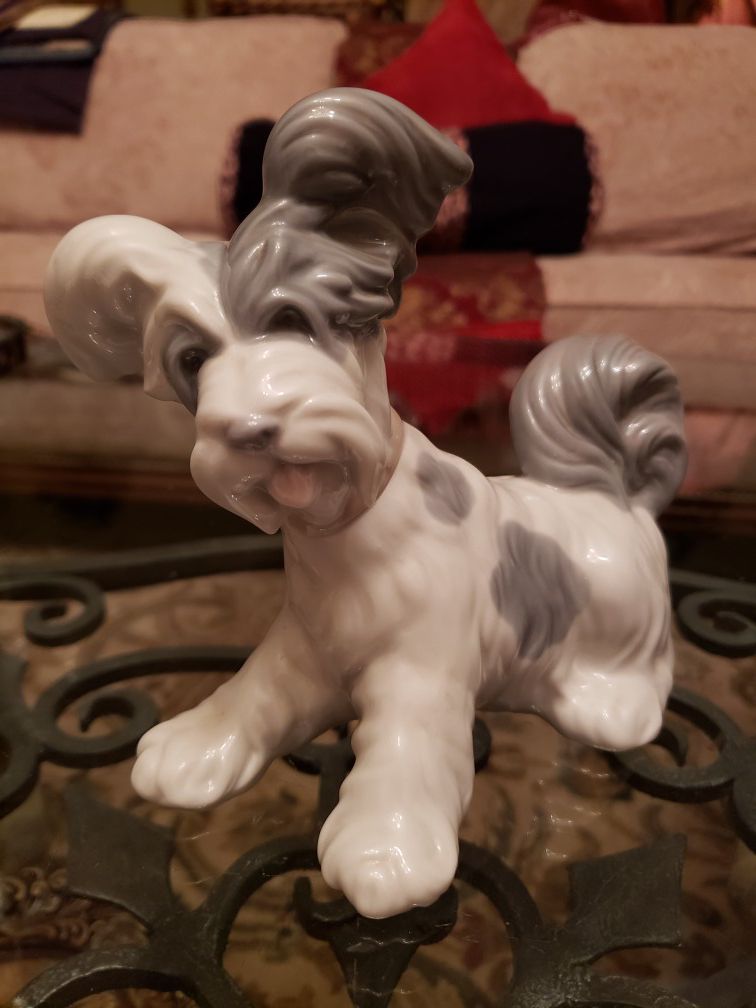 Lladro porcelain terrier in excellent condition