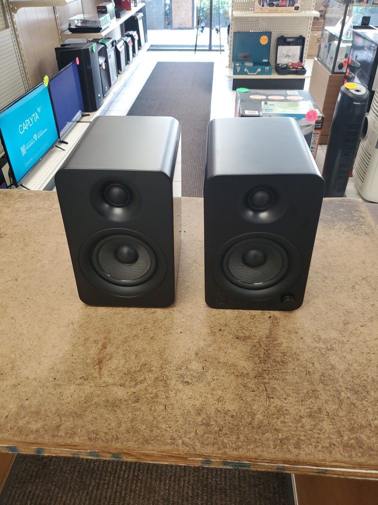 Kanto YU4 Powered Bookshelf Speakers Bluetooth