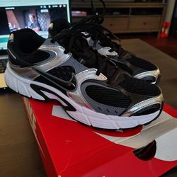 $55 MEN'S NIKE V5 RNR SIZE 10.5