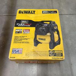 De Walt 2.5 Gal. 140 psi Portable 20V Cordless Air Compressor with FLEXVOLT Advantage (Tool Only)