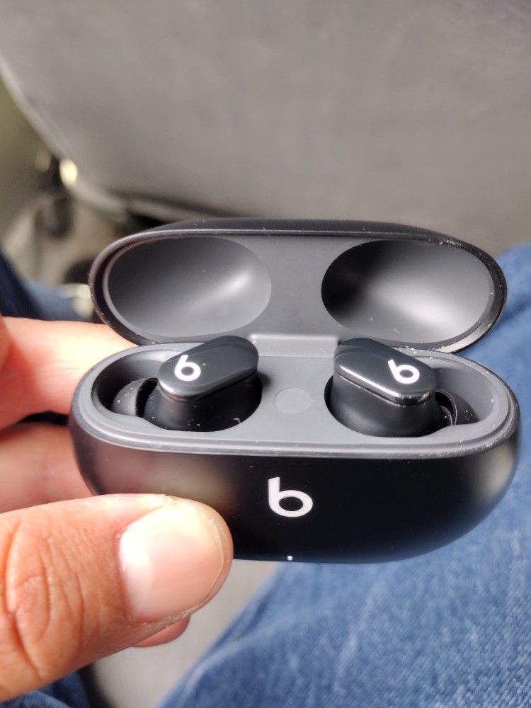 Great Condition Practically Brand New Beats Wireless By Dre
